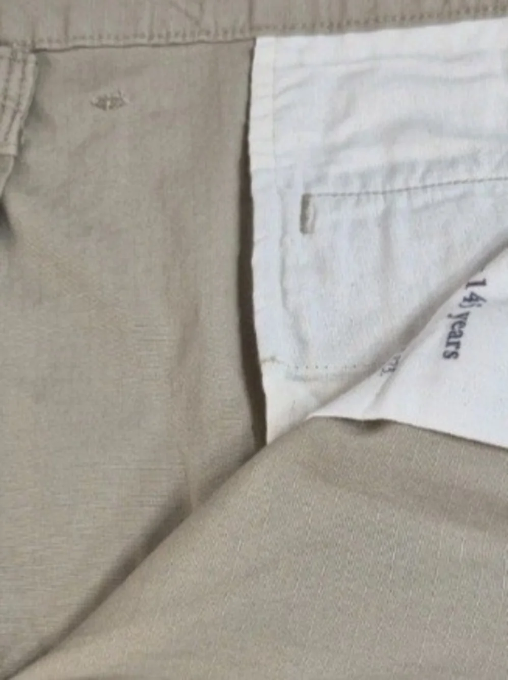 Levi’s Mens Shorts  Size 50 Carrier Cargo Shorts Khaki Knee Length Cotton NWT 40